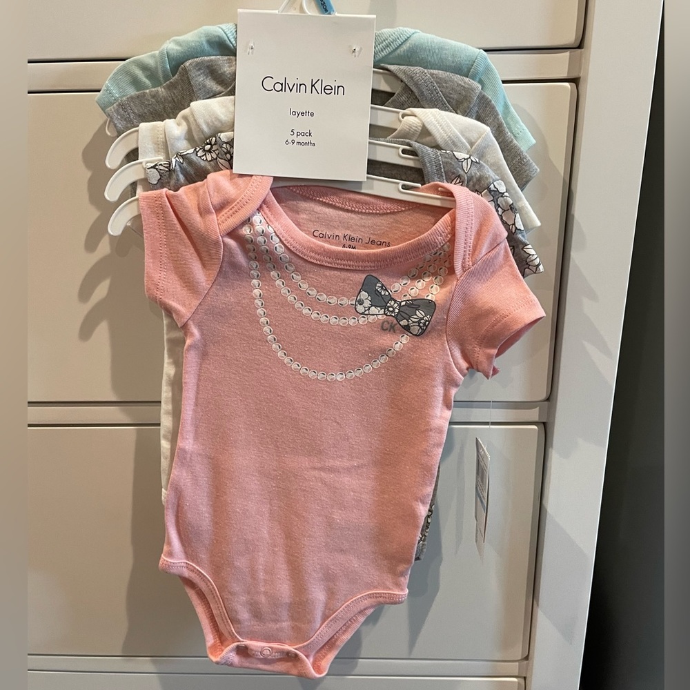 NWT | Calvin Klein | 5-pack onesies | 6M